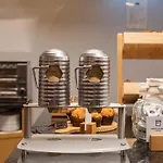 Express Lisbon Airport By Ihg Hotel 3*