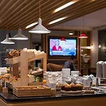 Hotel Express Lisbon Airport By Ihg 3*
