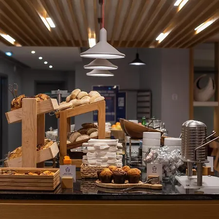 Hotel Express Lisbon Airport By Ihg Portela (Loures)