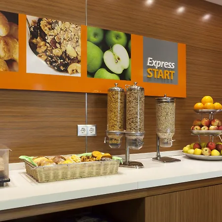 Express Lisbon Airport By Ihg Hotel 3*