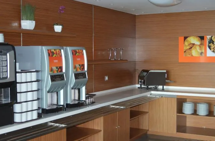 Hotel Express Lisbon Airport By Ihg 3*