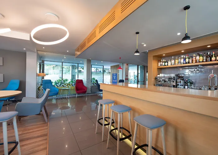 Hotel Express Lisbon Airport By Ihg 3*