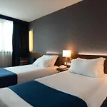 Express Lisbon Airport By Ihg מלון