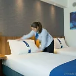 מלון Express Lisbon Airport By Ihg 3*