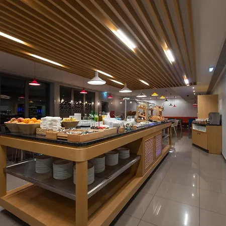 Hotell Express Lisbon Airport By Ihg 3*