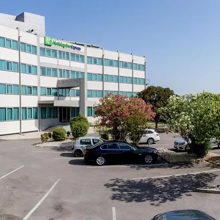 Hotel Express Lisbon Airport By Ihg 3*