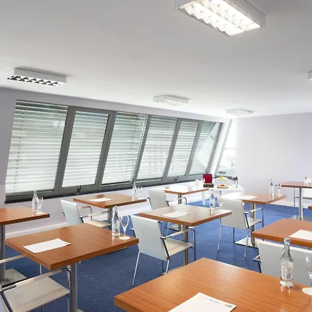 Hotel Express Lisbon Airport By Ihg 3*