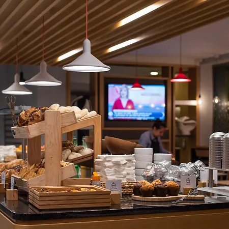 Hotel Express Lisbon Airport By Ihg 3*