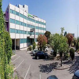 Express Lisbon Airport By Ihg