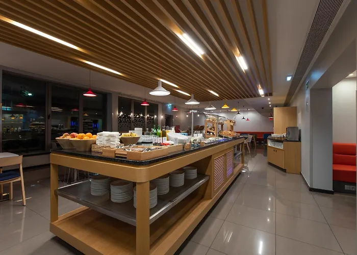 Hotel Express Lisbon Airport By Ihg 3*
