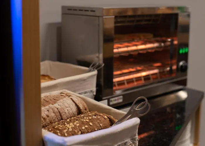 Express Lisbon Airport By Ihg Отель Portela (Loures)