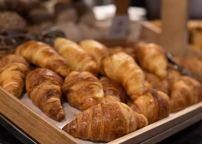 Отель Express Lisbon Airport By Ihg