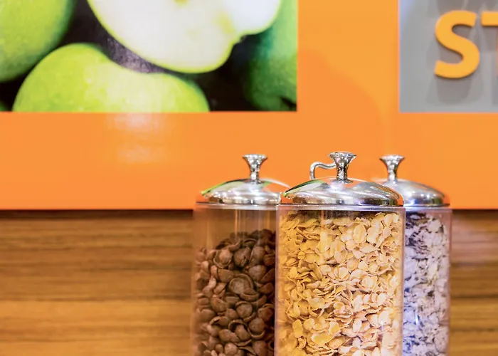 Отель Express Lisbon Airport By Ihg Portela (Loures)