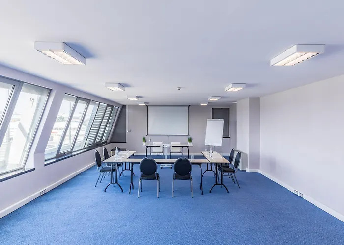 Отель Express Lisbon Airport By Ihg Portela (Loures)