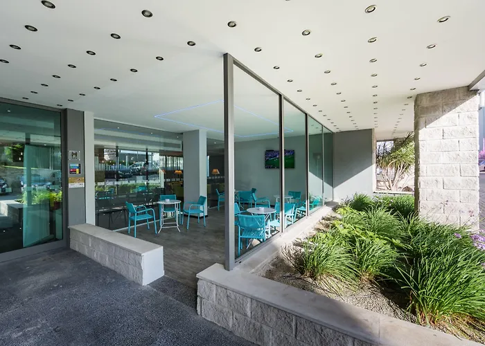 Отель Express Lisbon Airport By Ihg