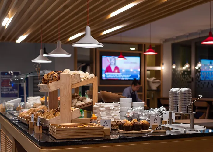 Отель Express Lisbon Airport By Ihg 3*