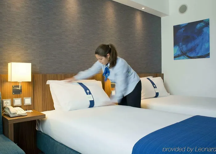 Отель Express Lisbon Airport By Ihg 3*