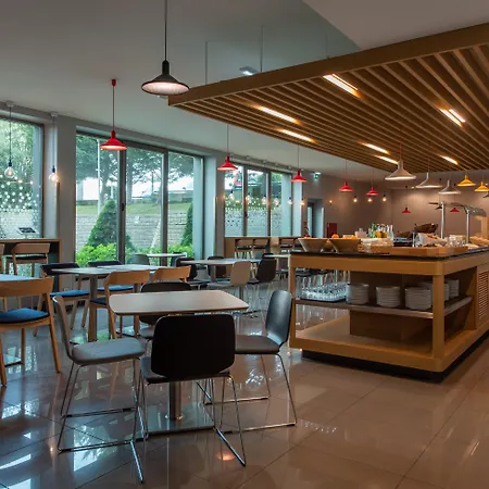 מלון Express Lisbon Airport By Ihg 3*