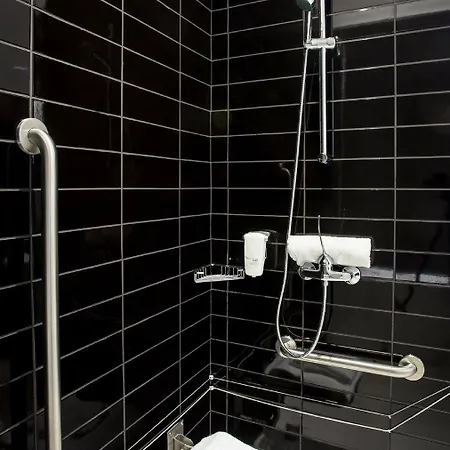 מלון Express Lisbon Airport By Ihg 3*