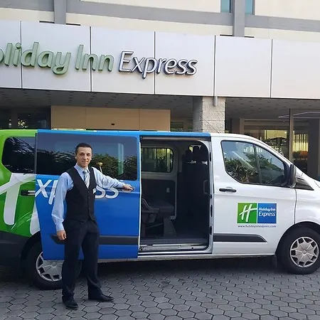 Express Lisbon Airport By Ihg מלון