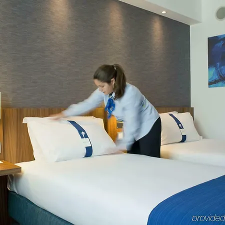 מלון Express Lisbon Airport By Ihg 3*